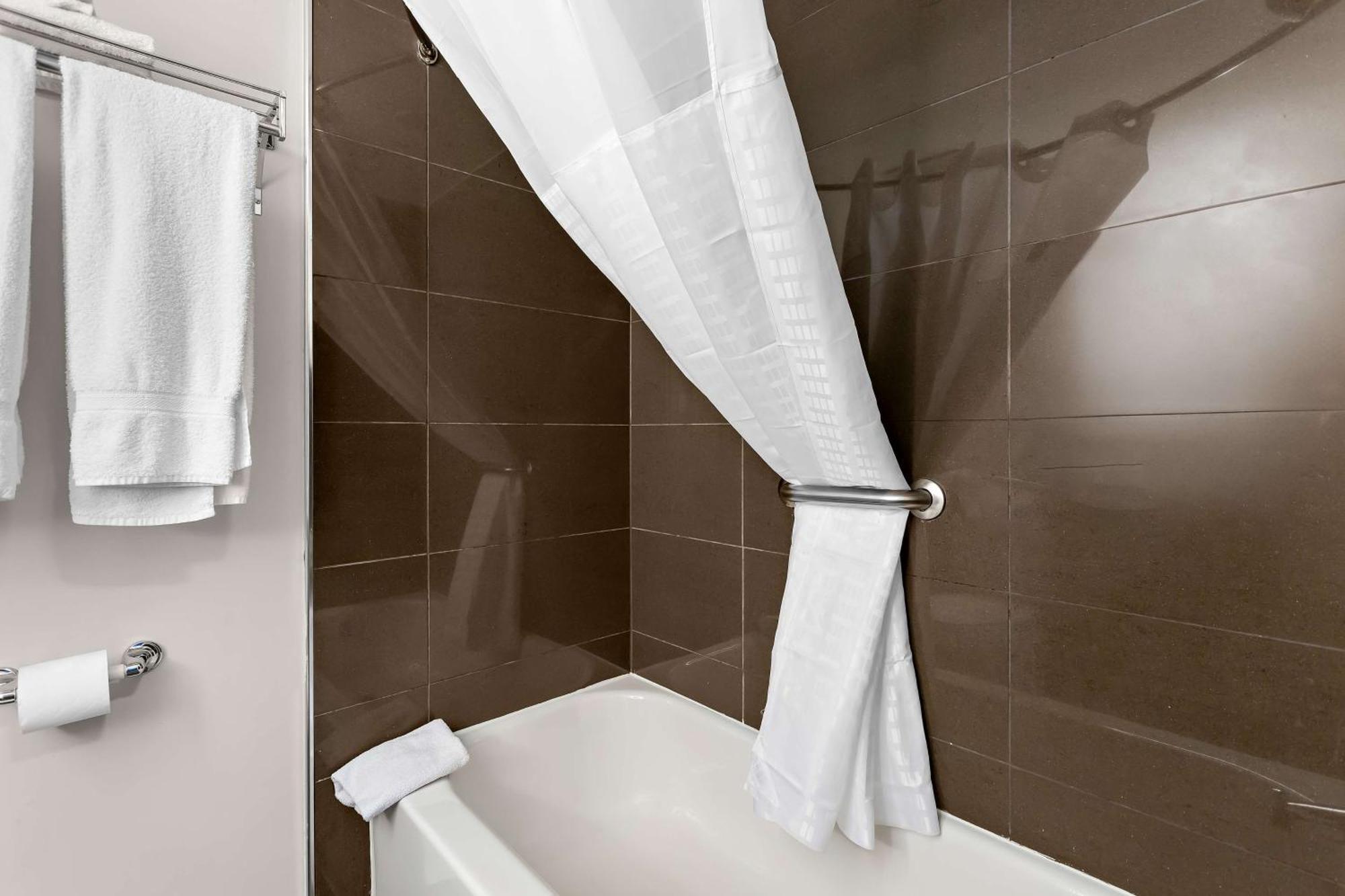 Surestay Plus By Best Western Windsor Buitenkant foto