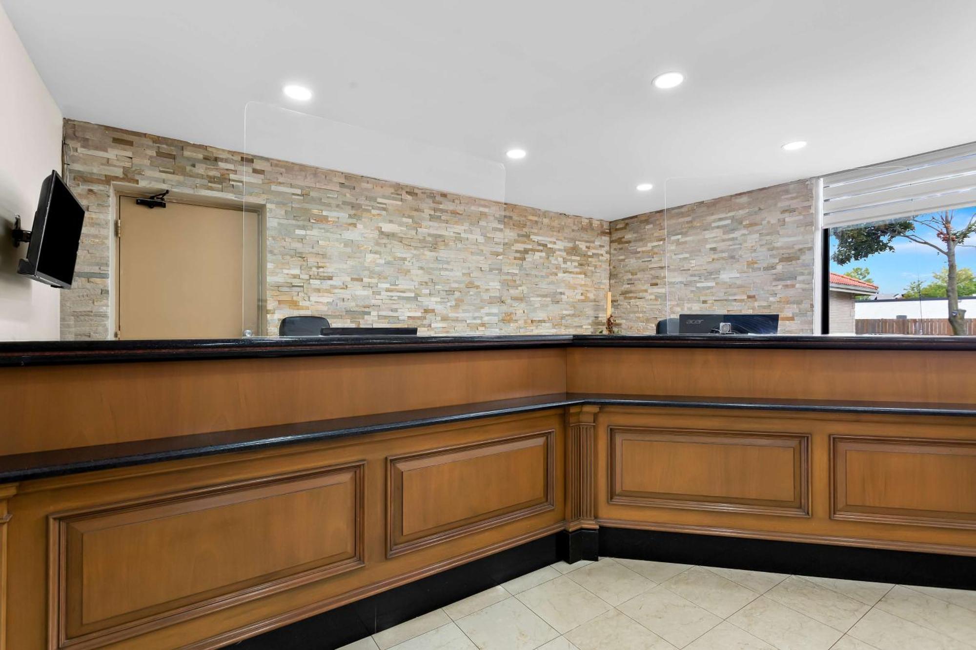 Surestay Plus By Best Western Windsor Buitenkant foto