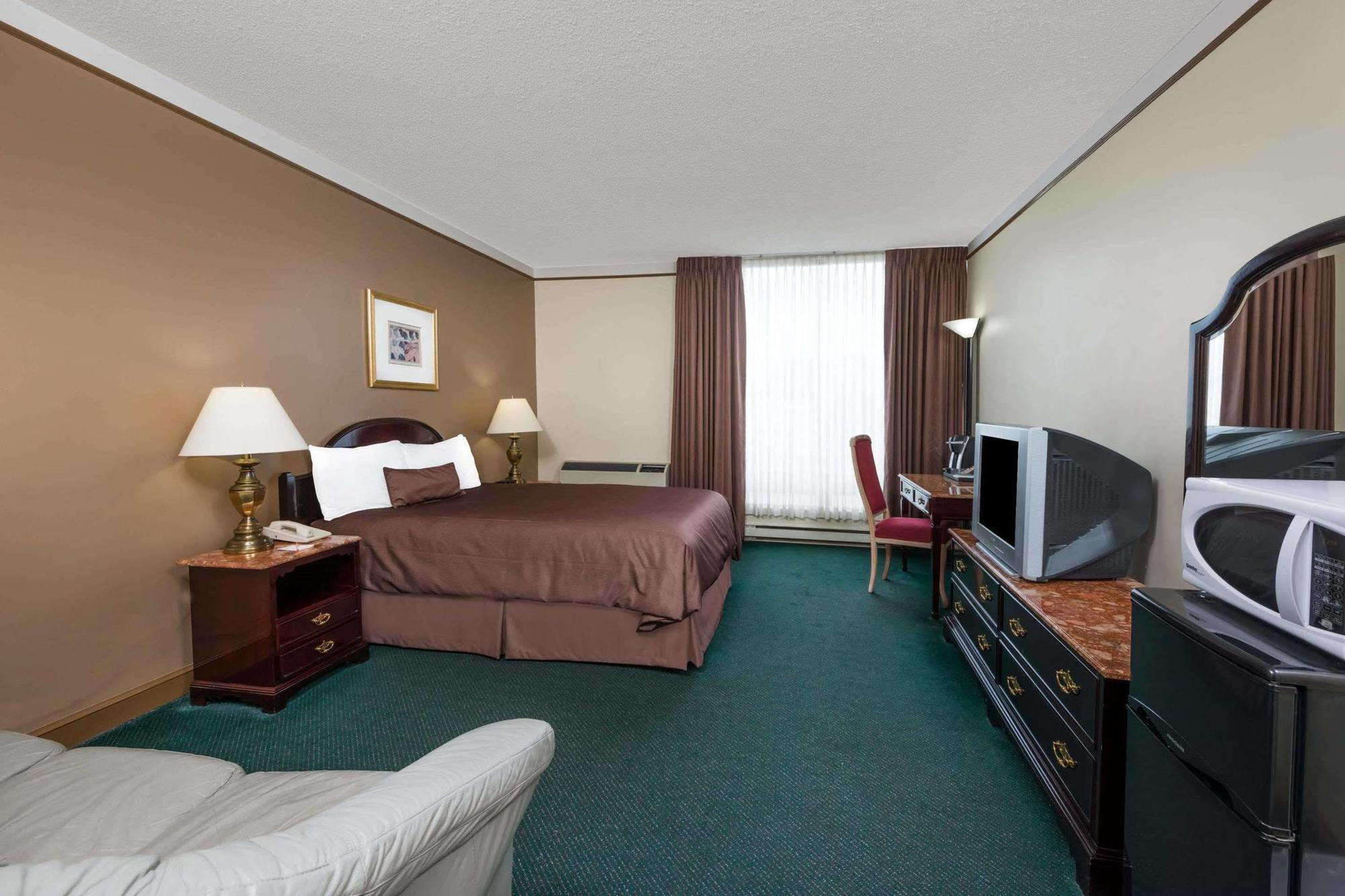Surestay Plus By Best Western Windsor Buitenkant foto